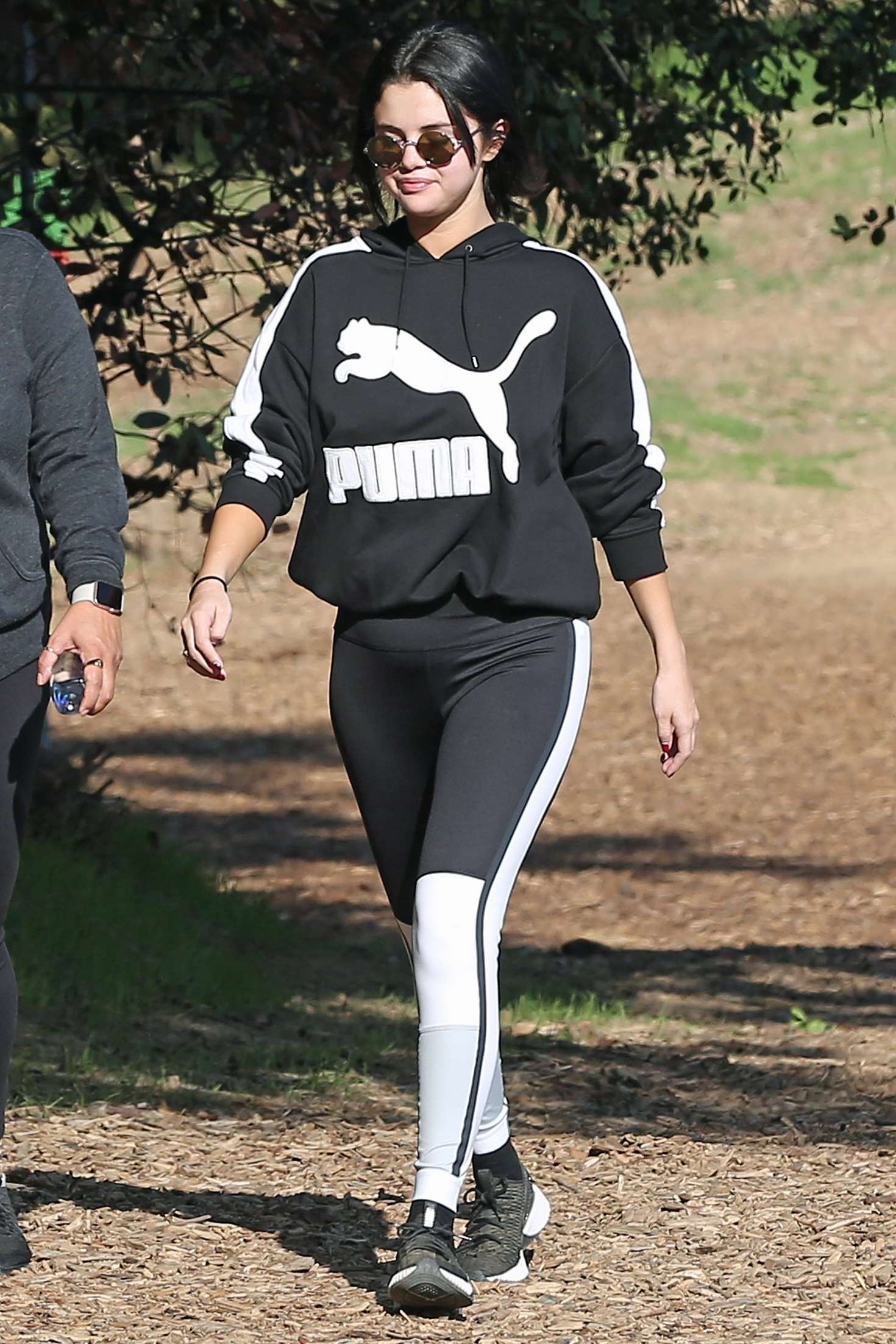 Selena Gomez â€“ Out for a hike in Los Angeles