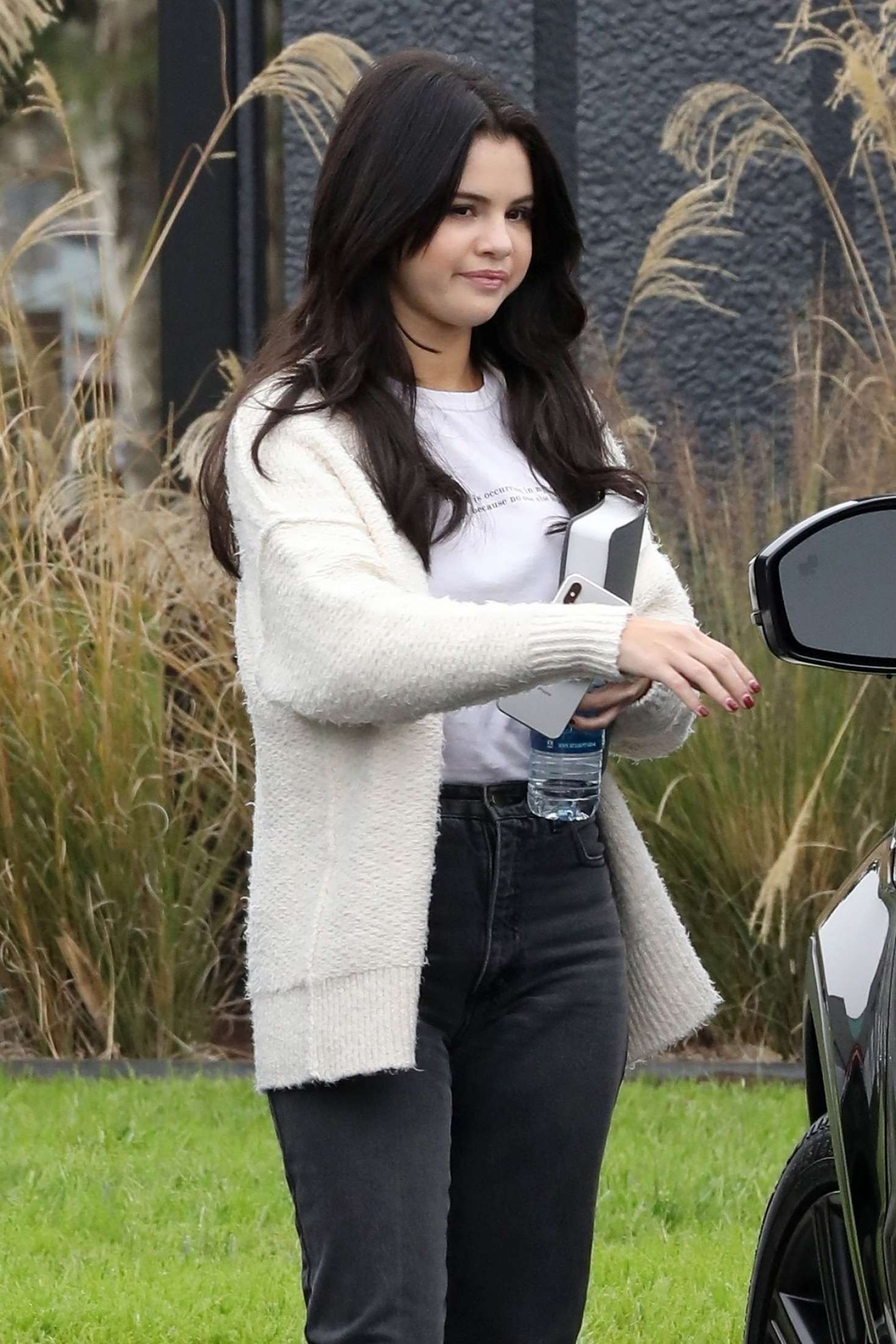 Selena Gomez â€“ Out for lunch in Los Angeles