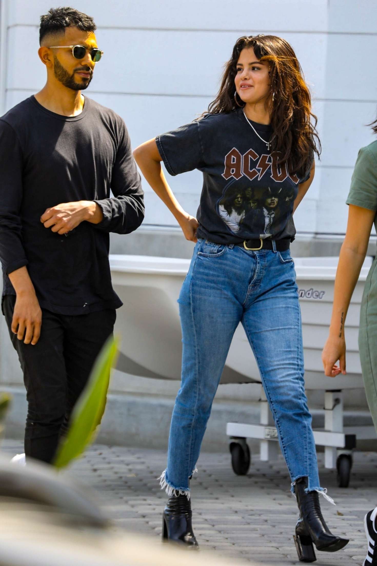 Selena Gomez â€“ Out in Santa Monica