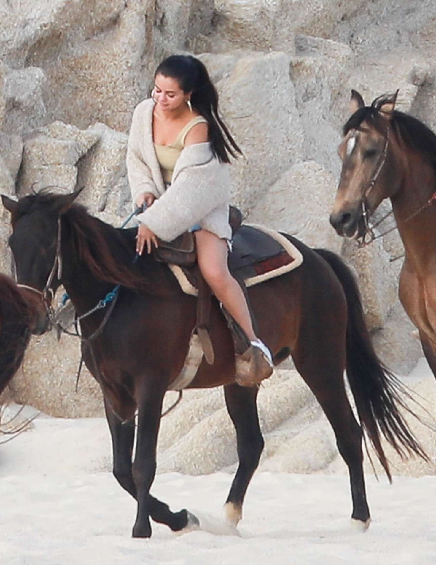 Selena Gomez â€“ Riding A Horse With Friends In Cabo San Lucas