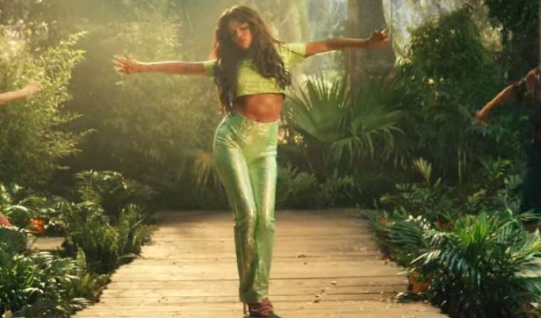 Selena Gomez â€“ â€˜Taki Takiâ€™ Video Screencaps