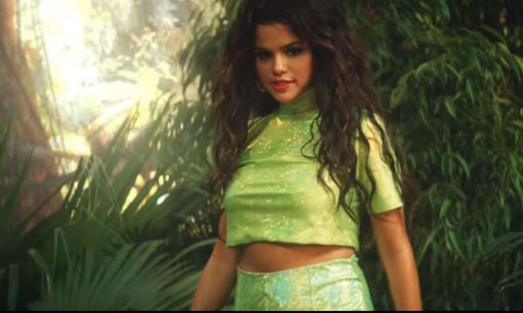 Selena Gomez â€“ â€˜Taki Takiâ€™ Video Screencaps