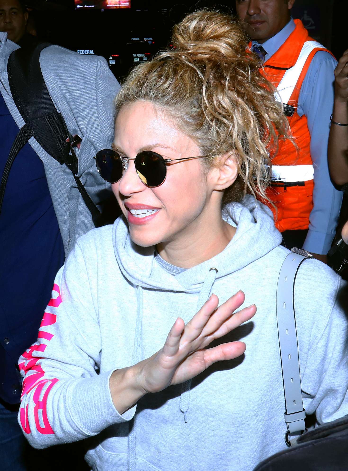 Shakira â€“ Arriving at Mexico City International Airport