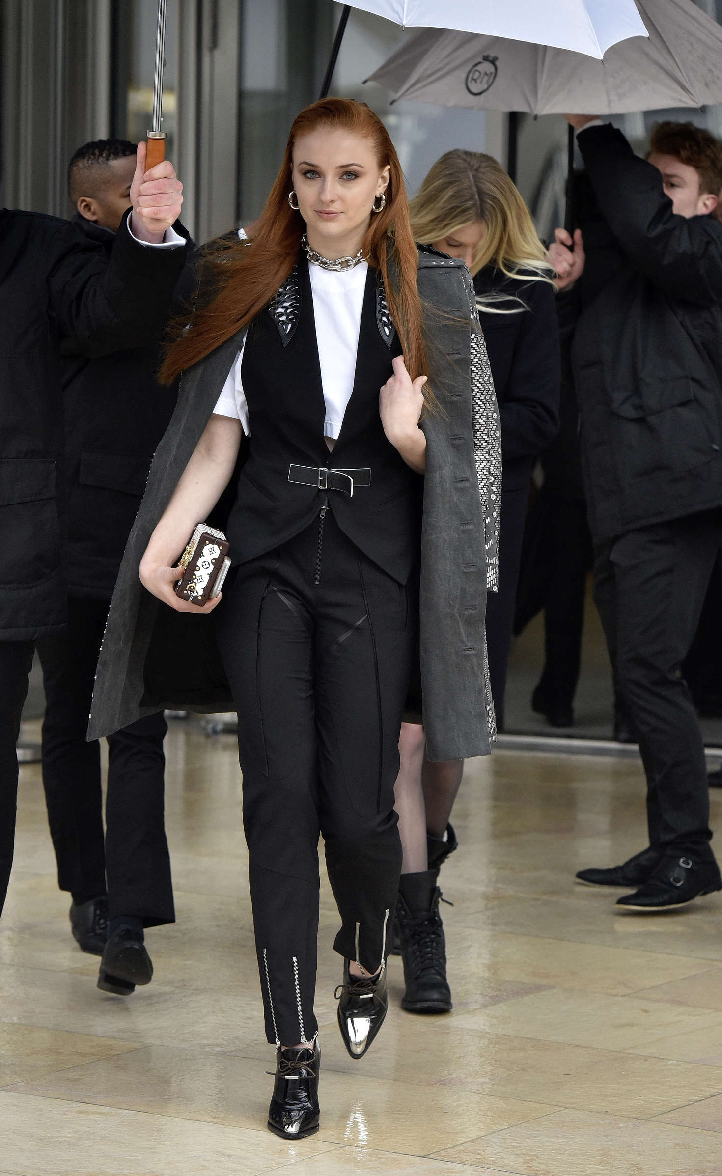 Sophie Turner â€“ Louis Vuitton Fashion Show 2016 in Paris