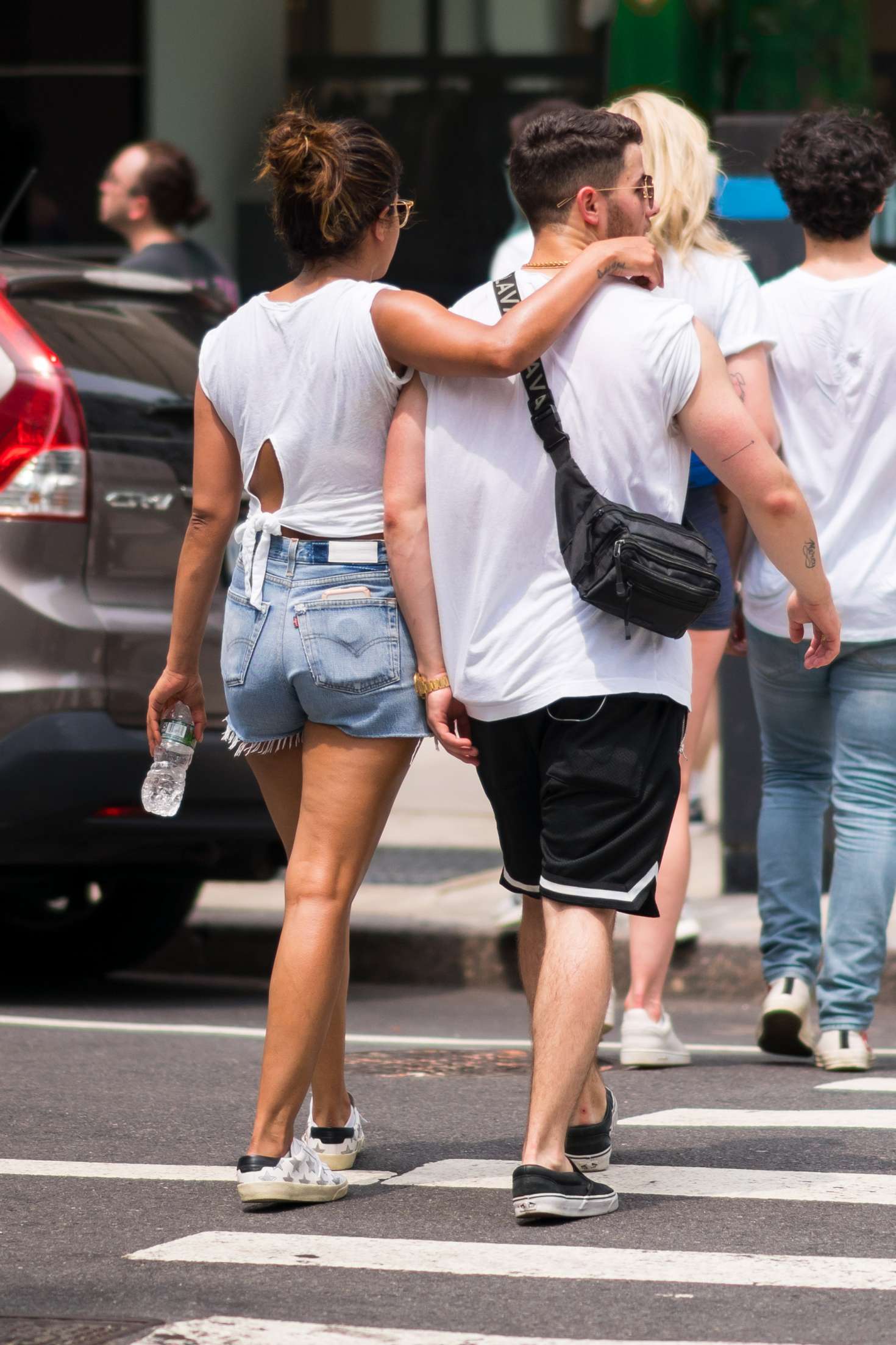 Sophie Turner Priyanka Chopra Joe and Nick Jonas â€“ Go for a ride on Citibikes in NYC