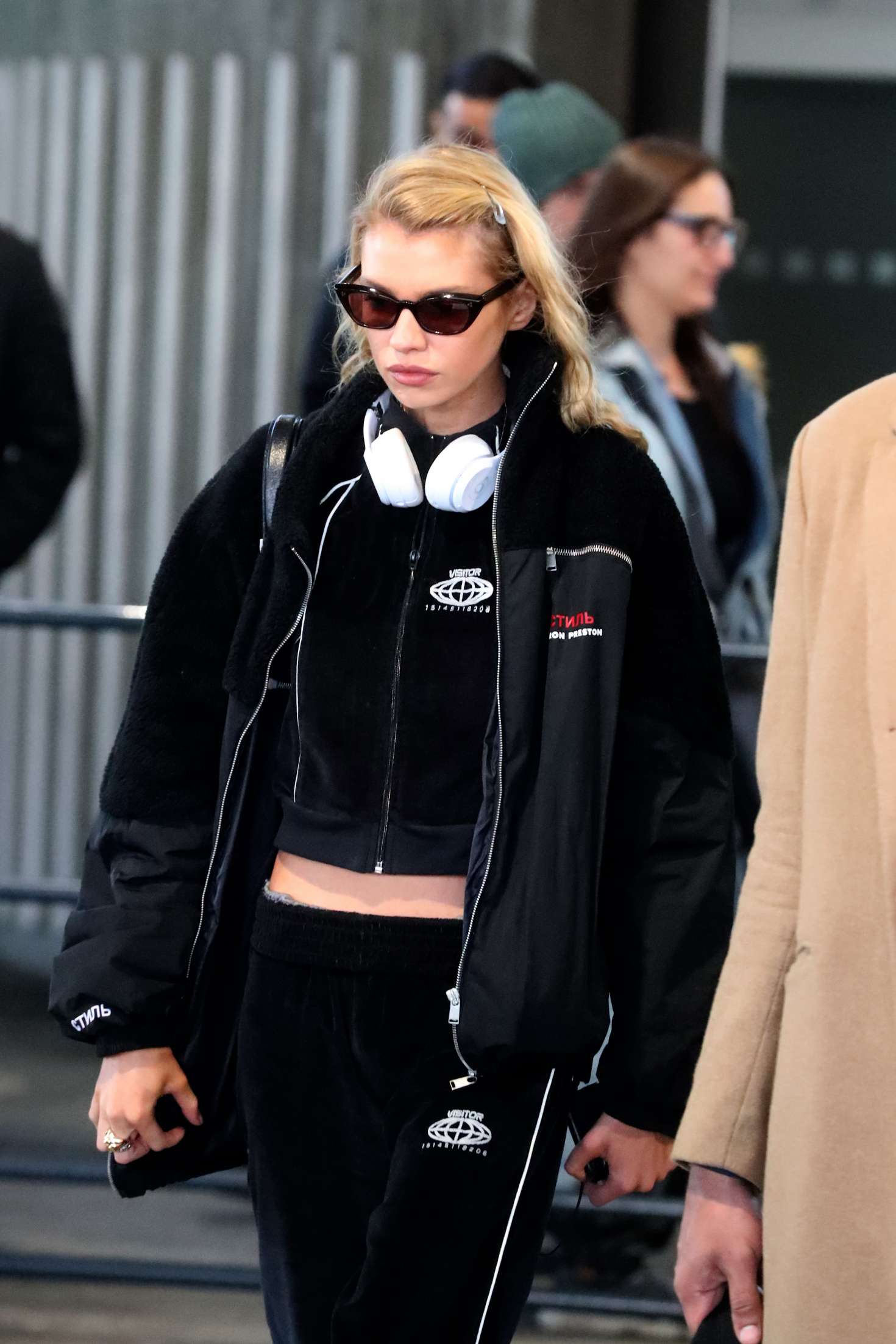 Stella Maxwell â€“ Arrives at Charles de Gaulle Airport in Paris