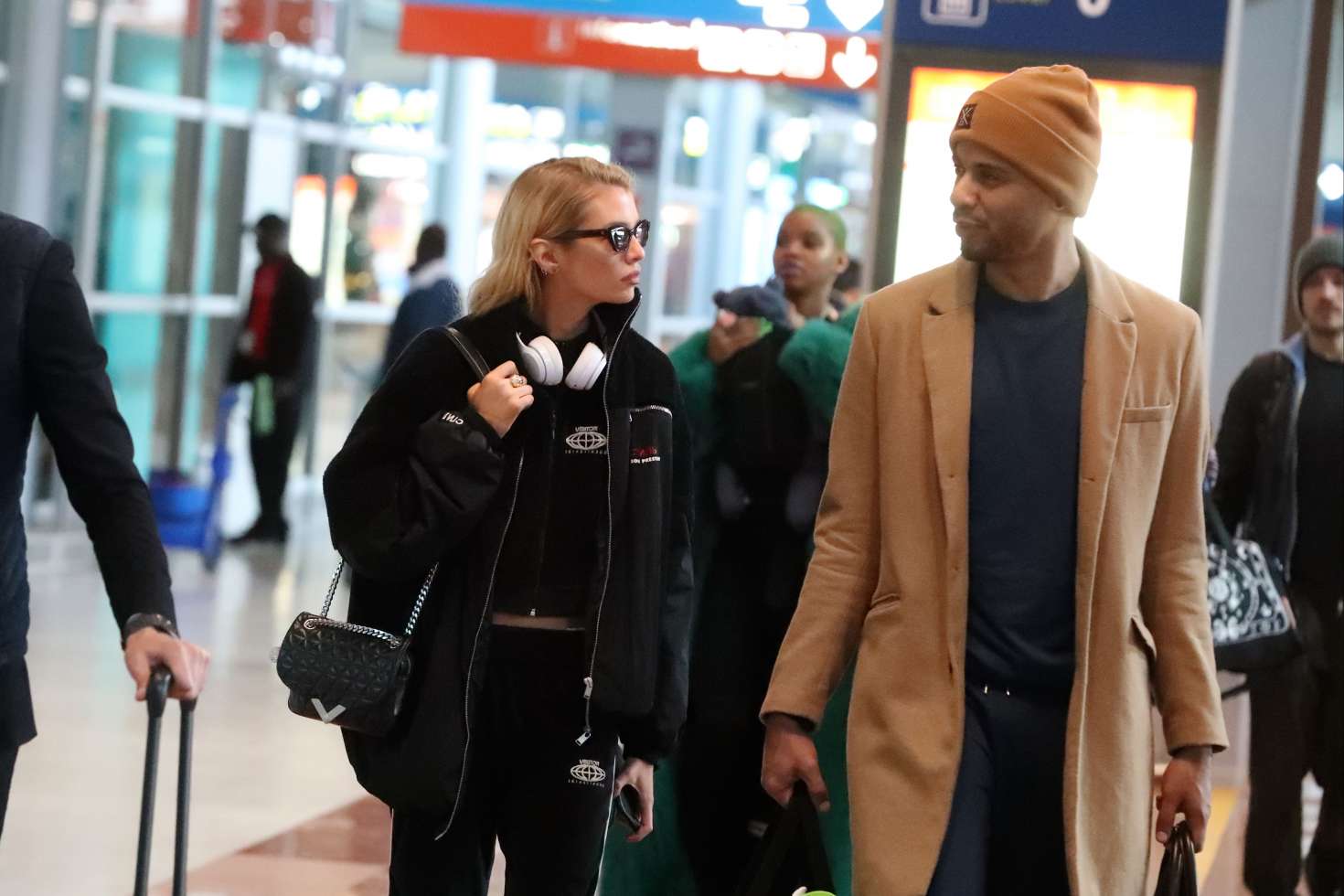 Stella Maxwell â€“ Arrives at Charles de Gaulle Airport in Paris