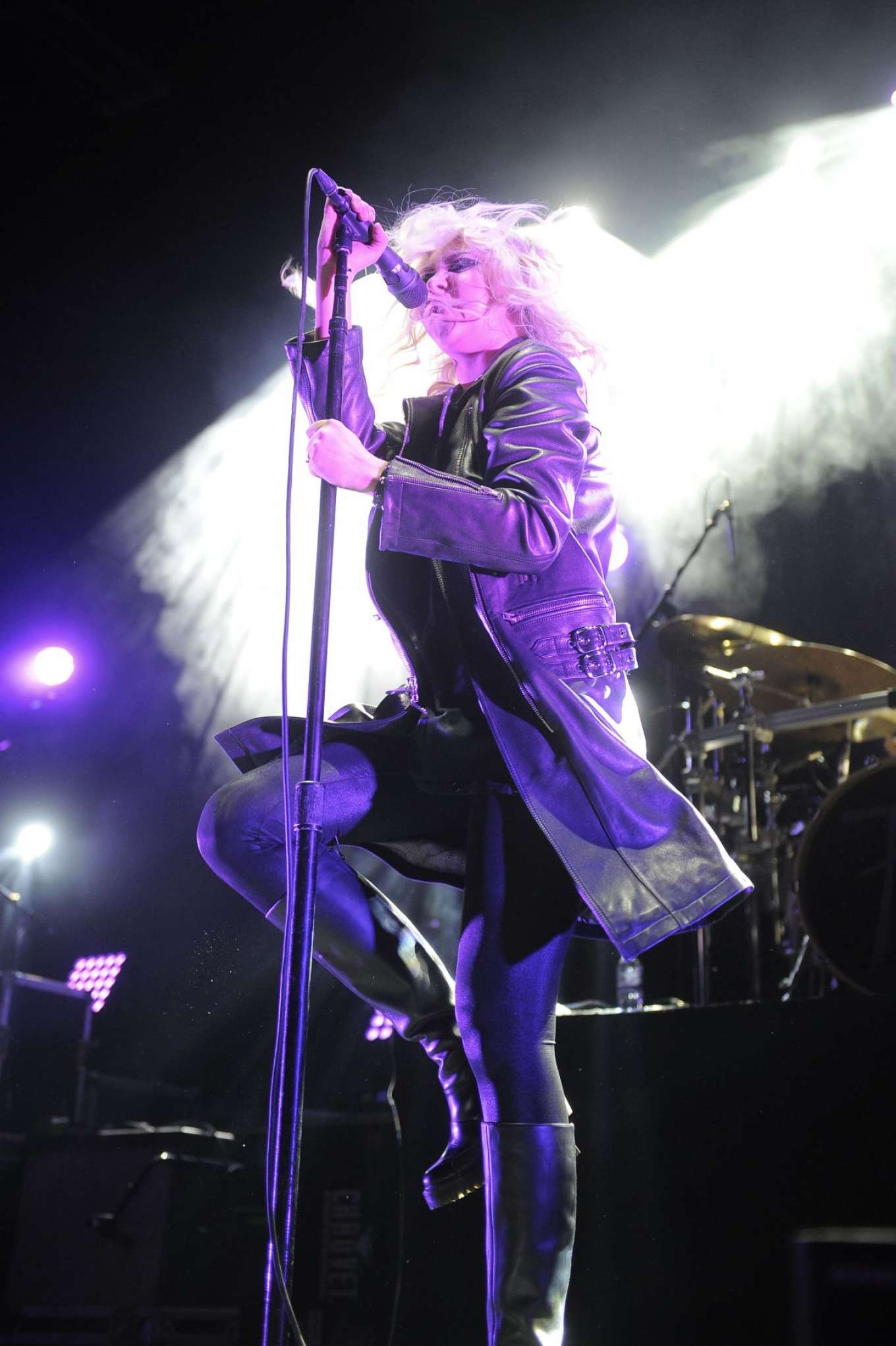 Taylor Momsen â€“ Arrives at Chris Cornell Tribute Concert in Inglewood