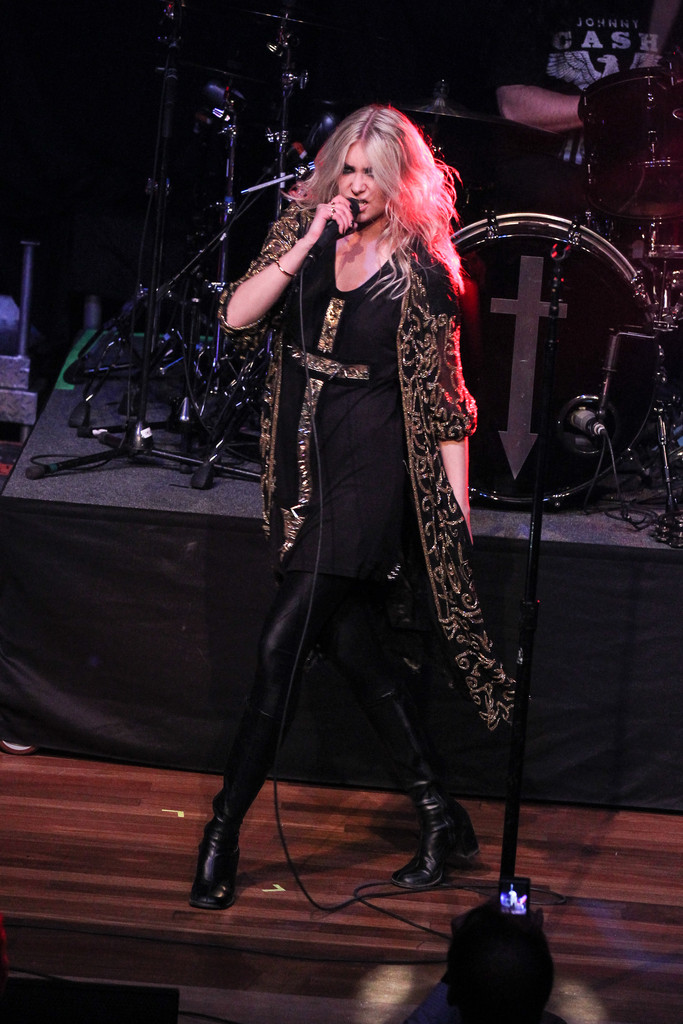 Taylor Momsen â€“ Arrives at Chris Cornell Tribute Concert in Inglewood