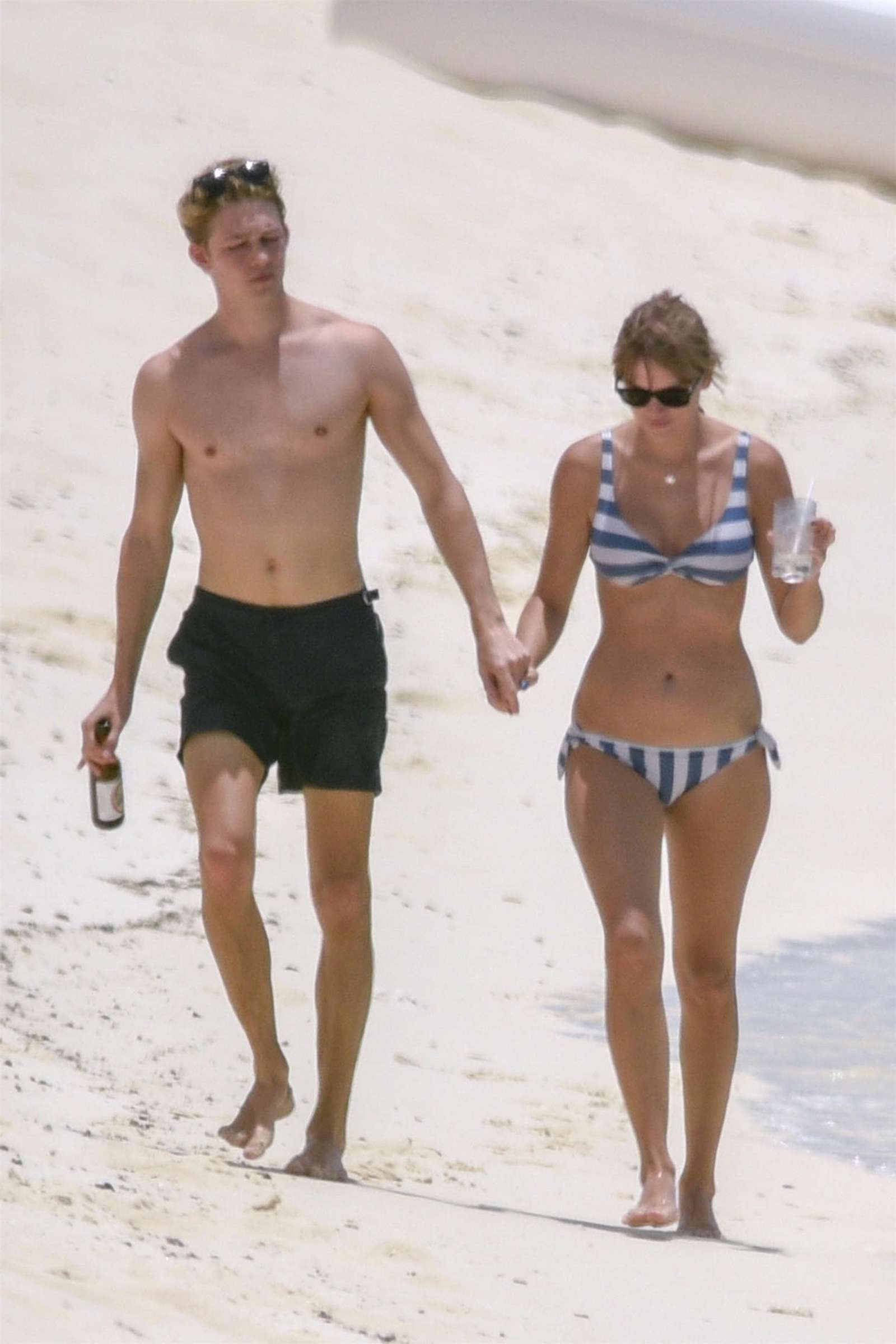 Taylor Swift in Bikini with her boyfriend Joe Alwyn at the beach in Turks and Caicos