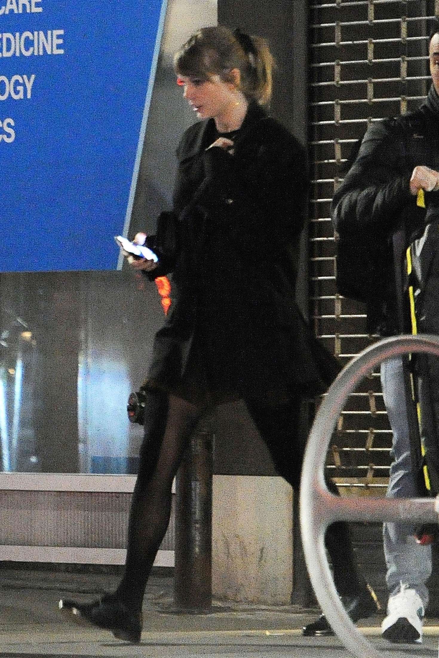 Taylor Swift â€“ Leaving recording studio in NYC