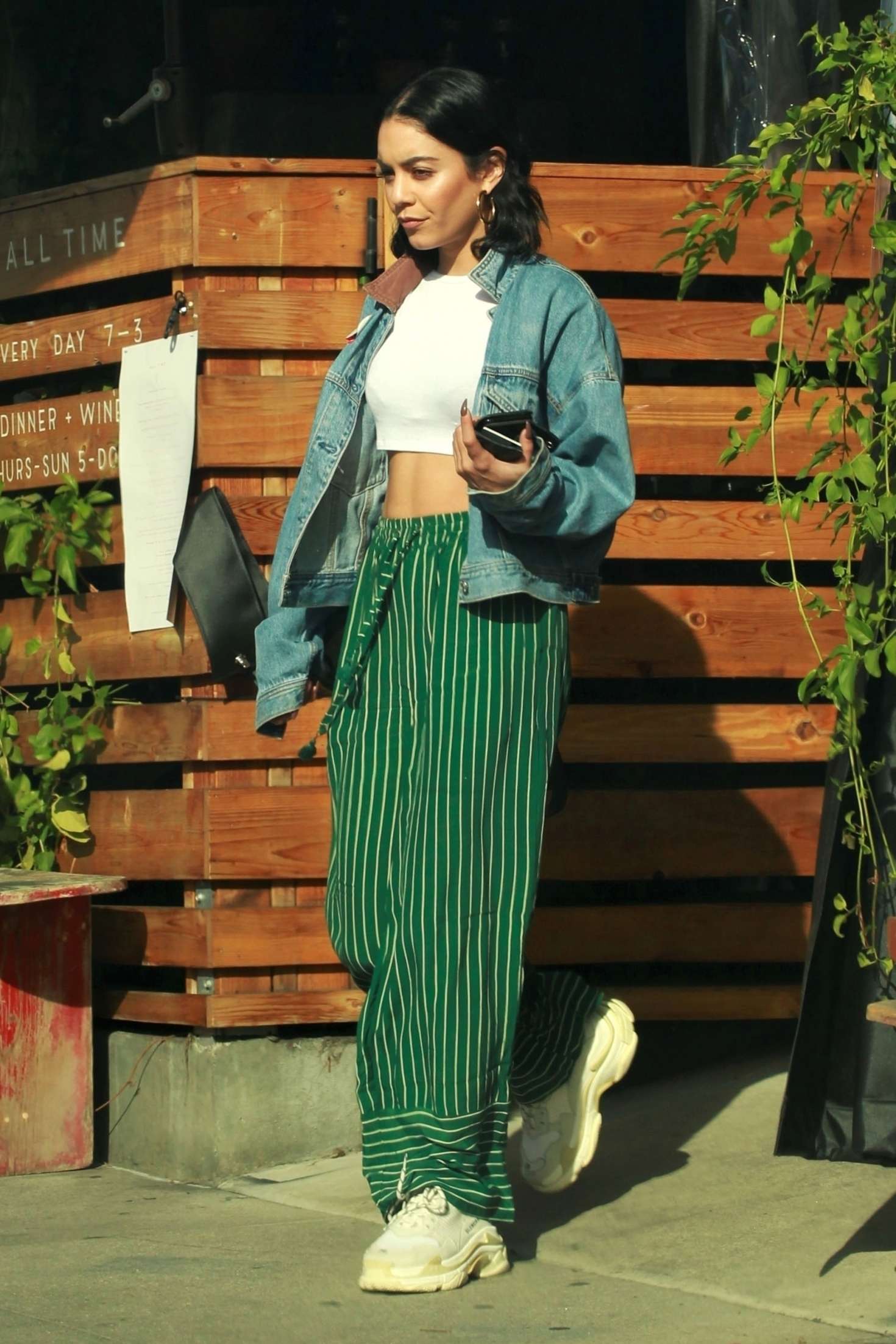 Vanessa Hudgens and Austin Butler â€“ Out for Lunch in LA