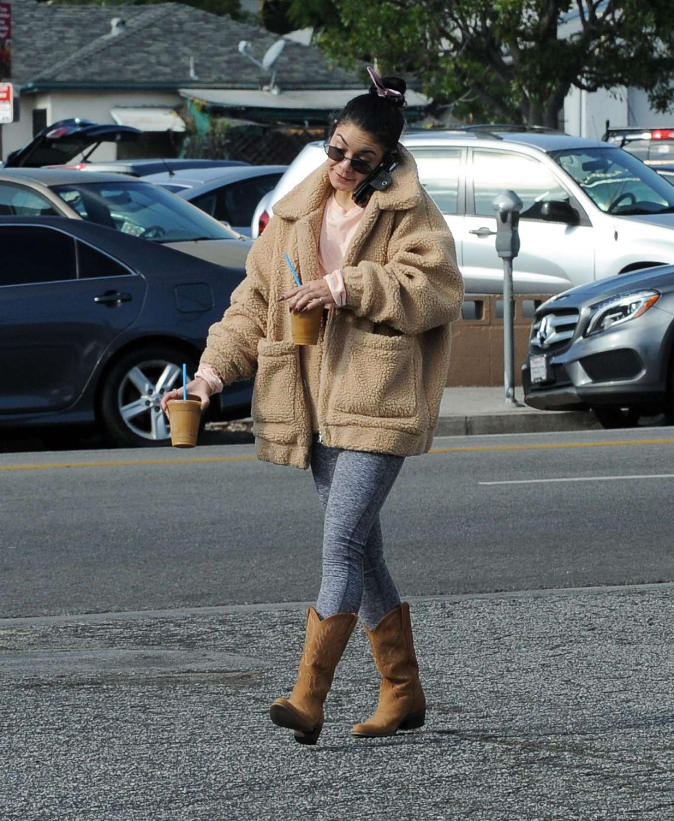 Vanessa Hudgens â€“ Out in Los Angeles