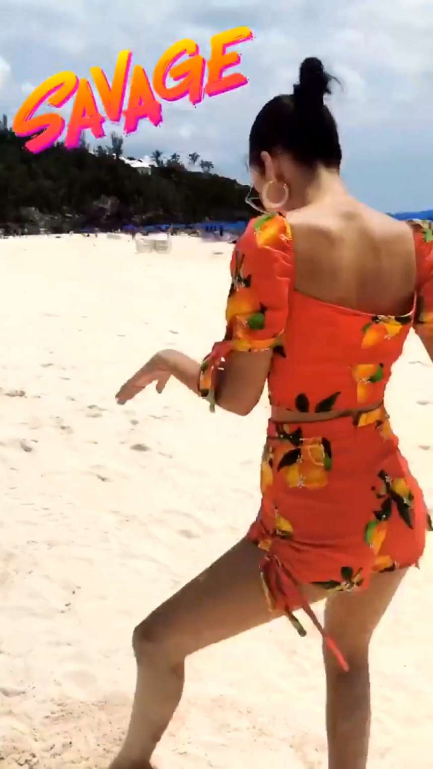 Victoria Justice â€“ Dancing on the beach