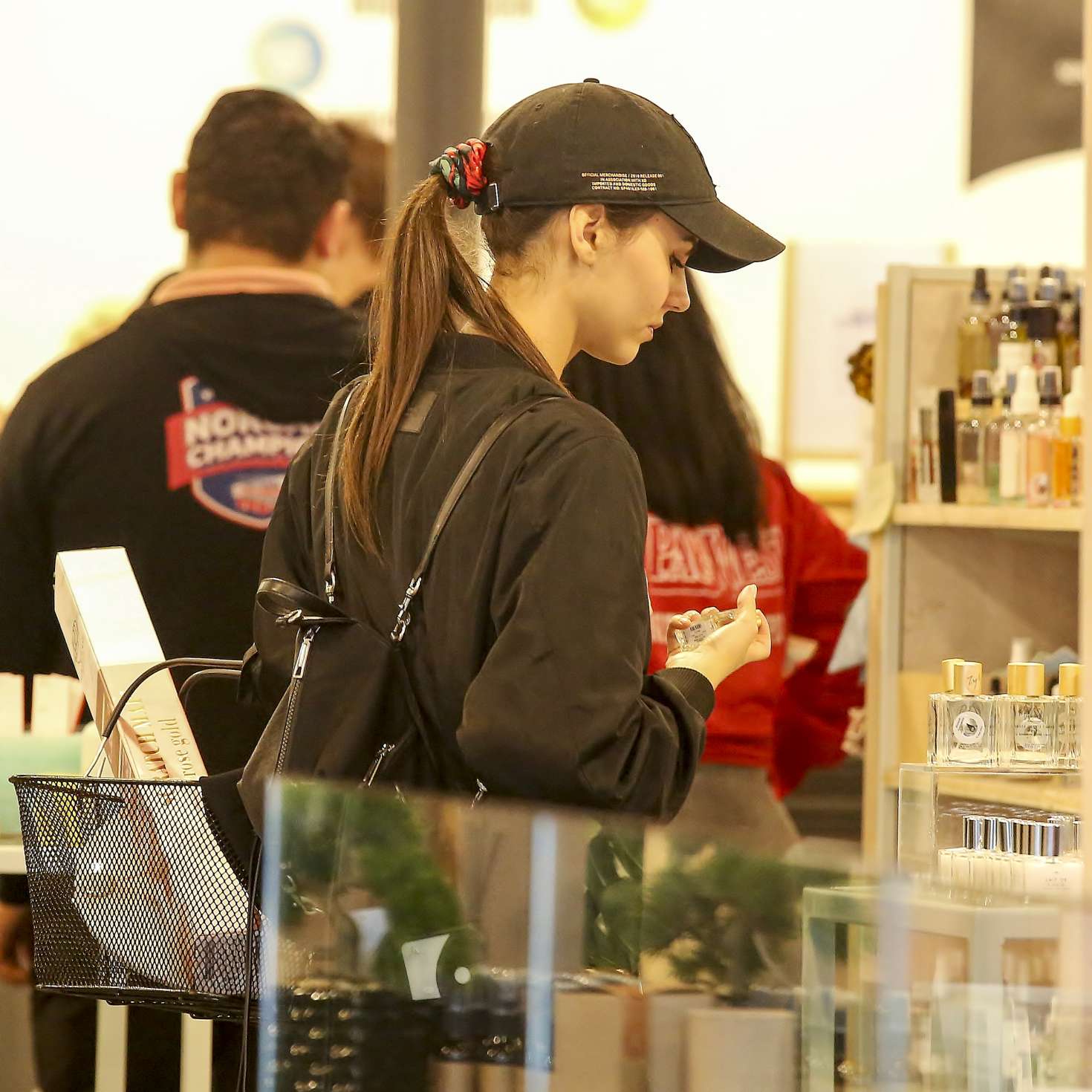 Victoria Justice â€“ Shopping in Los Angeles