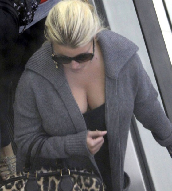 Jessica Simpson - CLeavage Candids at LAX Airport