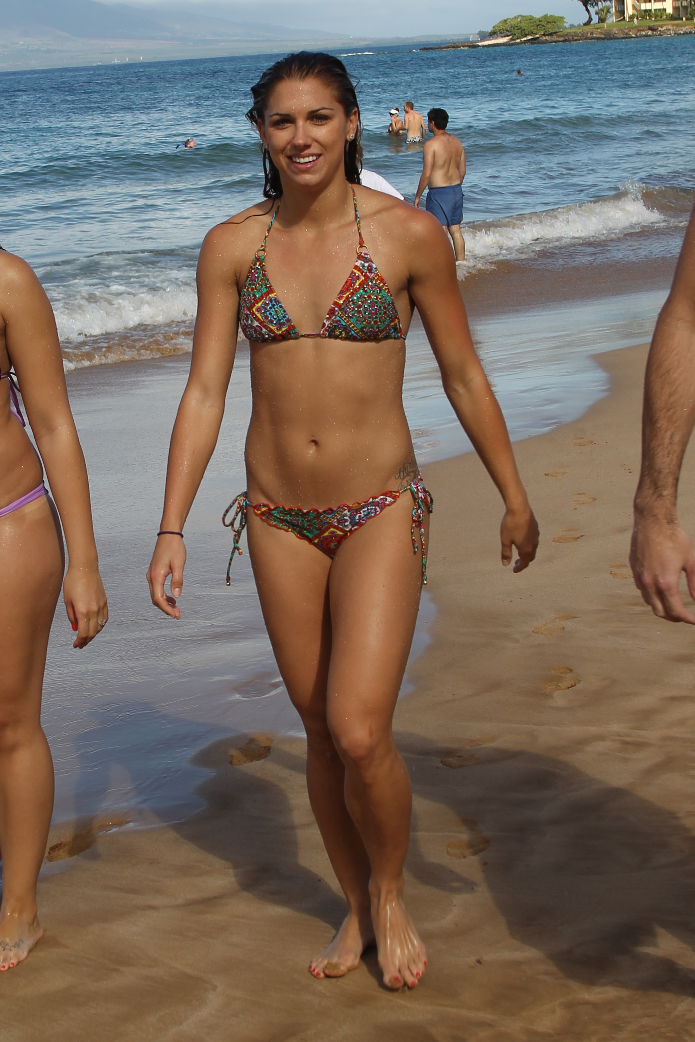 Alex Morgan 2012 : Alex Morgan in a bikini. 