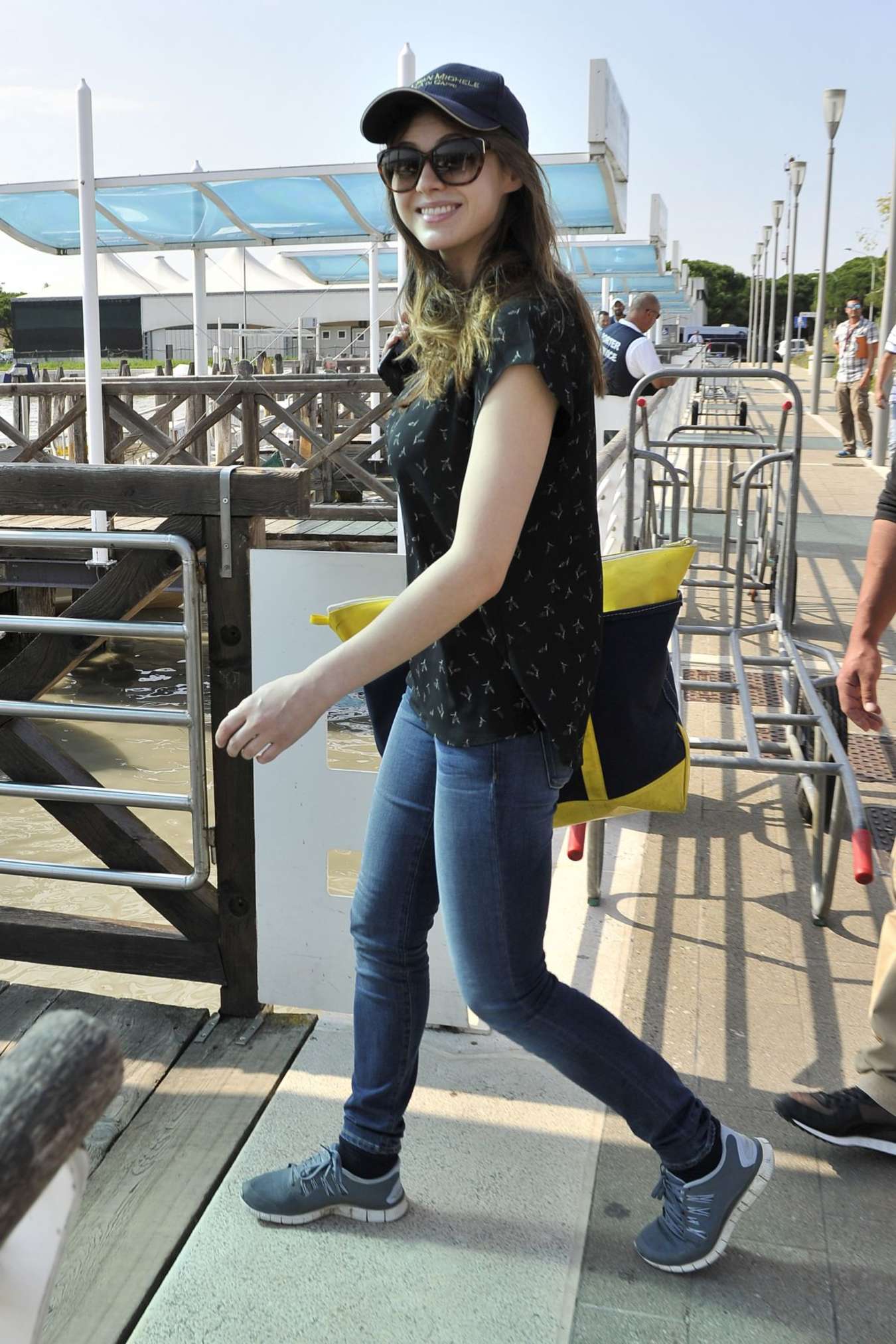 Alexandra Daddario 2014 : Alexandra Daddario in Jeans -13. 