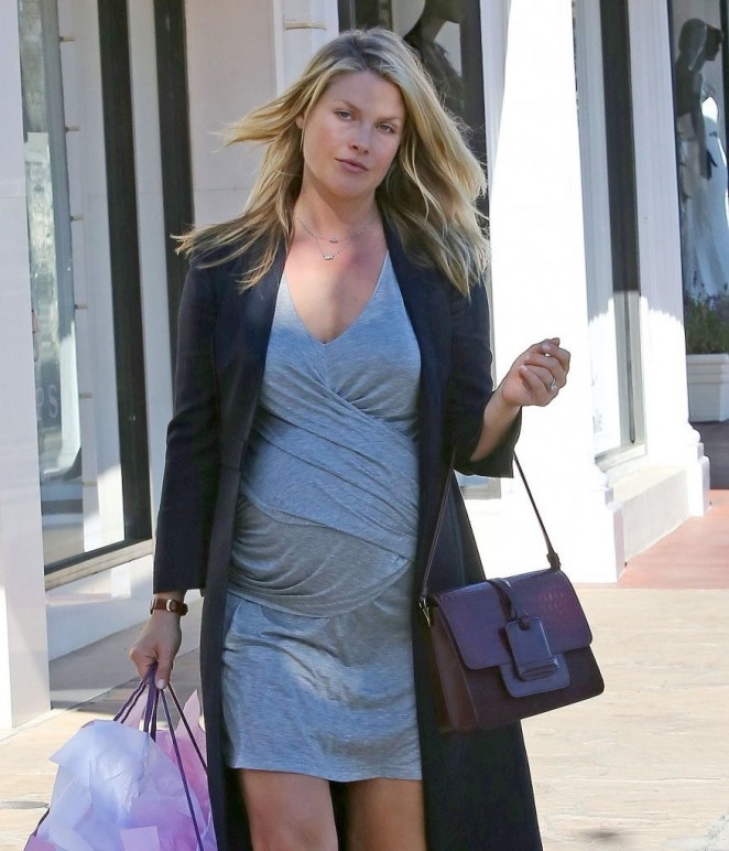Ali Larter - Shopping at the Sunset Plaza in West Hollywood