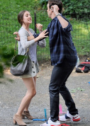 Alison Brie on the set of Sleeping With Other People-04 | GotCeleb