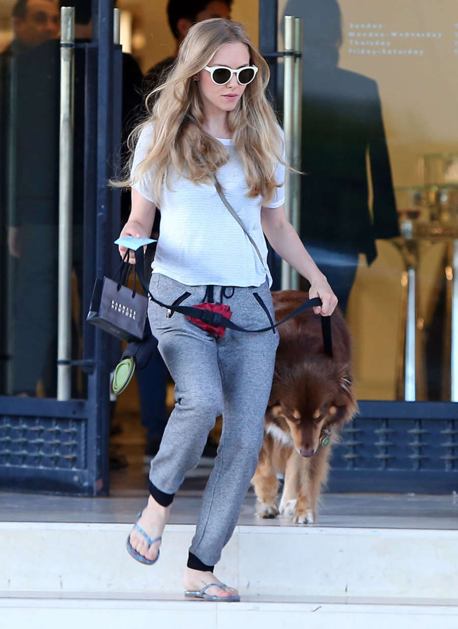 Amanda Seyfried in Gray Sweats Leaving Barneys New York in Beverly Hills