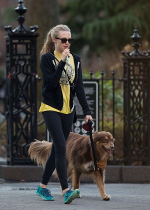 Amanda Seyfried in Spandex - Walking her dog in NYC