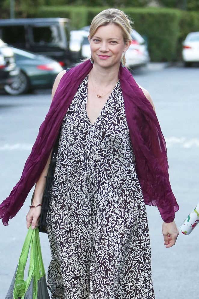 Amy Smart - Shopping at Bristol Farms in Beverly Hills