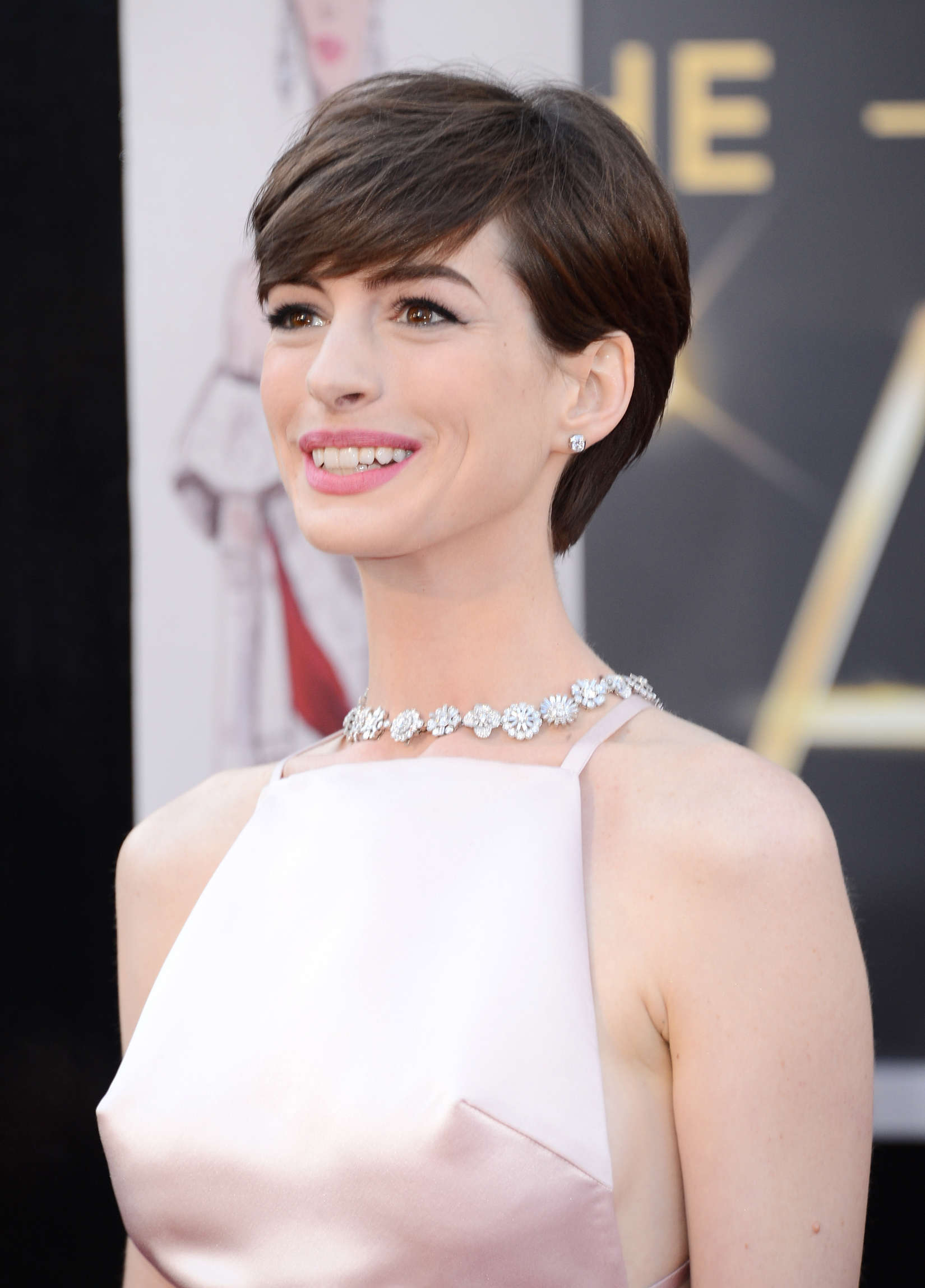 Anne Hathaway Oscars 2013 03 Gotceleb