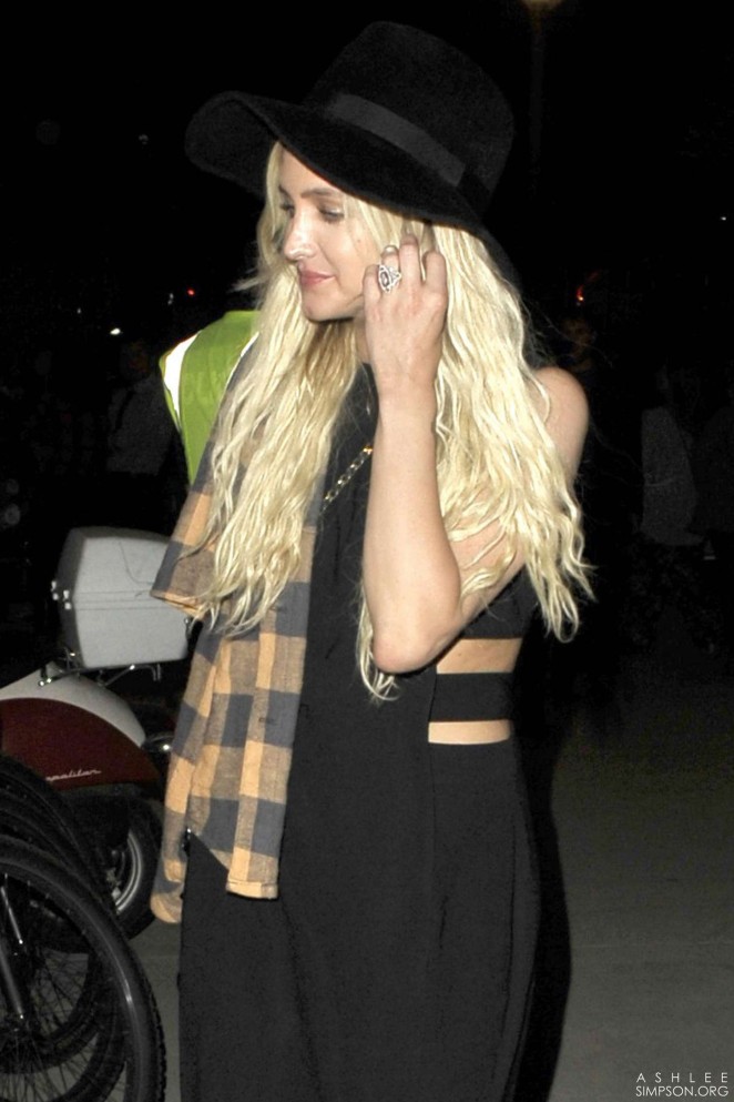 Ashlee Simpson - Arriving at a Sam Smith Concert in LA