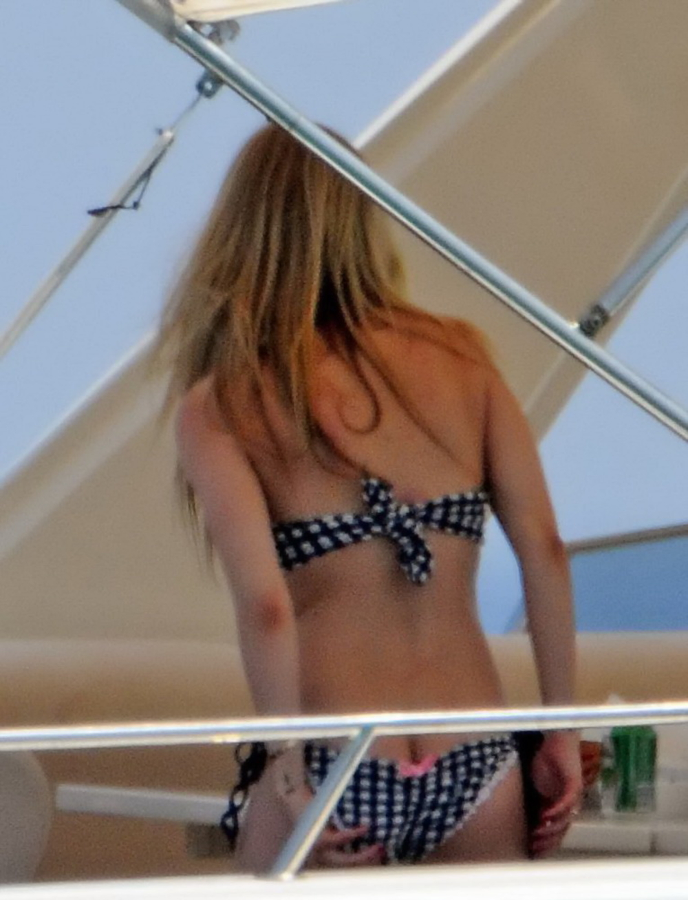 Avril Lavigne - New Bikini Pics On Yacht In Saint Tropez - J