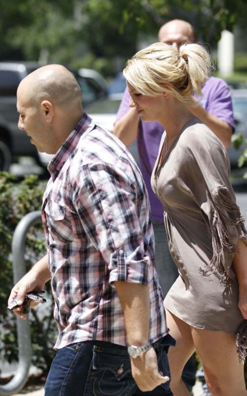 Britney Spears 2010 : britney-spears-leggy-at-the-commons-in-calabasas-03
