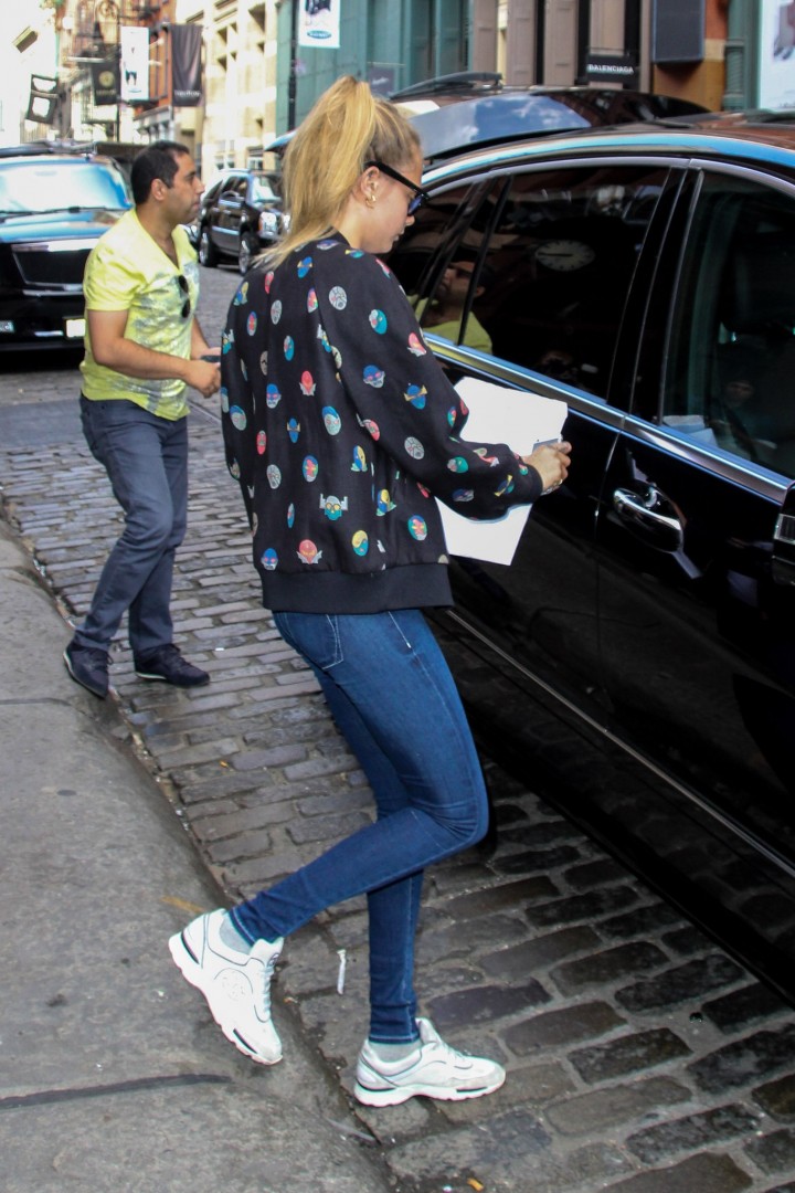 Cara Delevingne in Tight Jeans Going to a Metting in New York City
