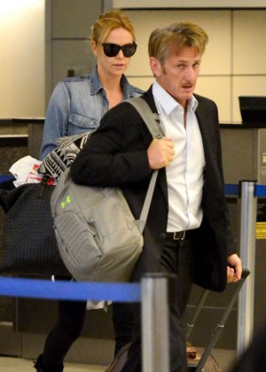 Charlize Theron and Sean Penn are kissing on LAX Airport in Los Angeles