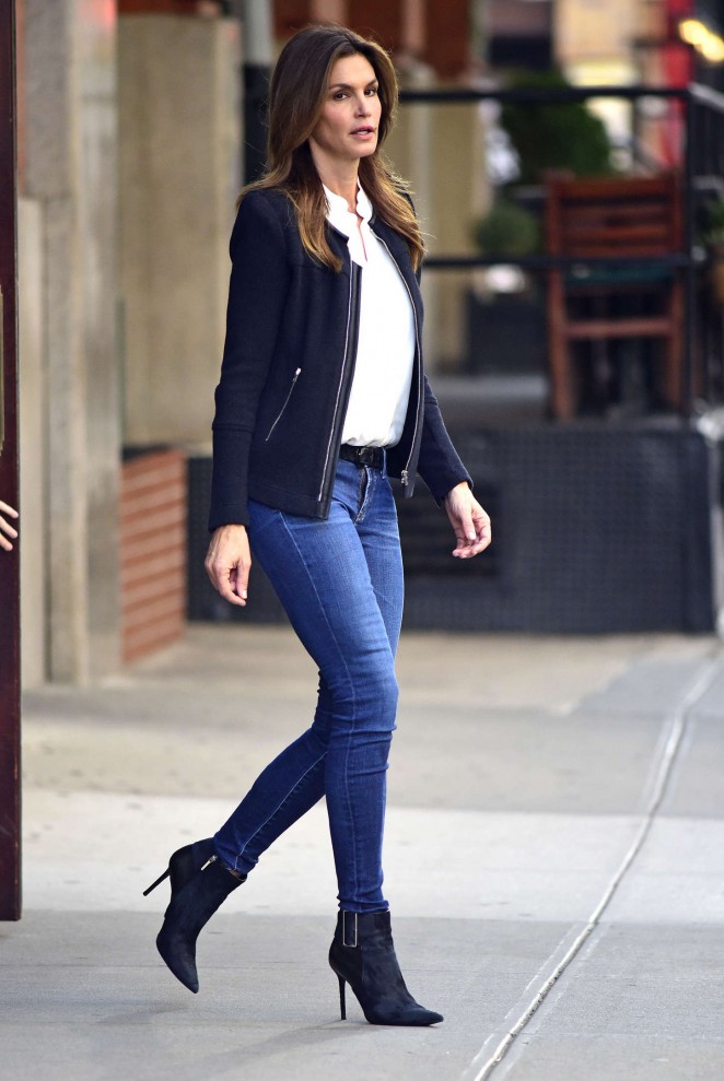 Cindy Crawford in Tight Jeans Leaving her hotel in NYC