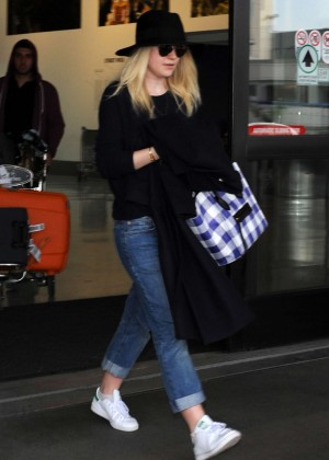 Dakota Fanning in Jeans at Los Angeles International Airport