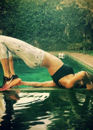 Elisabetta Canalis - Workout in Leggings - Instagram Pic