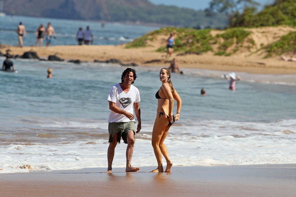 Elizabeth Berkley 2011 : Elizabeth Berkley Bikini Candids at a Beach in Haw...