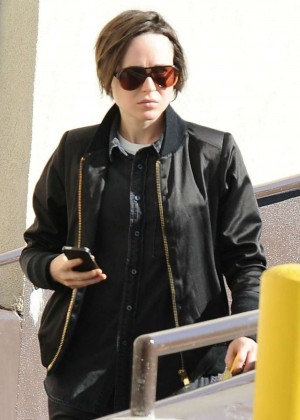 Ellen Page - Shopping at Rite-Aid Pharmacy in Hollywood
