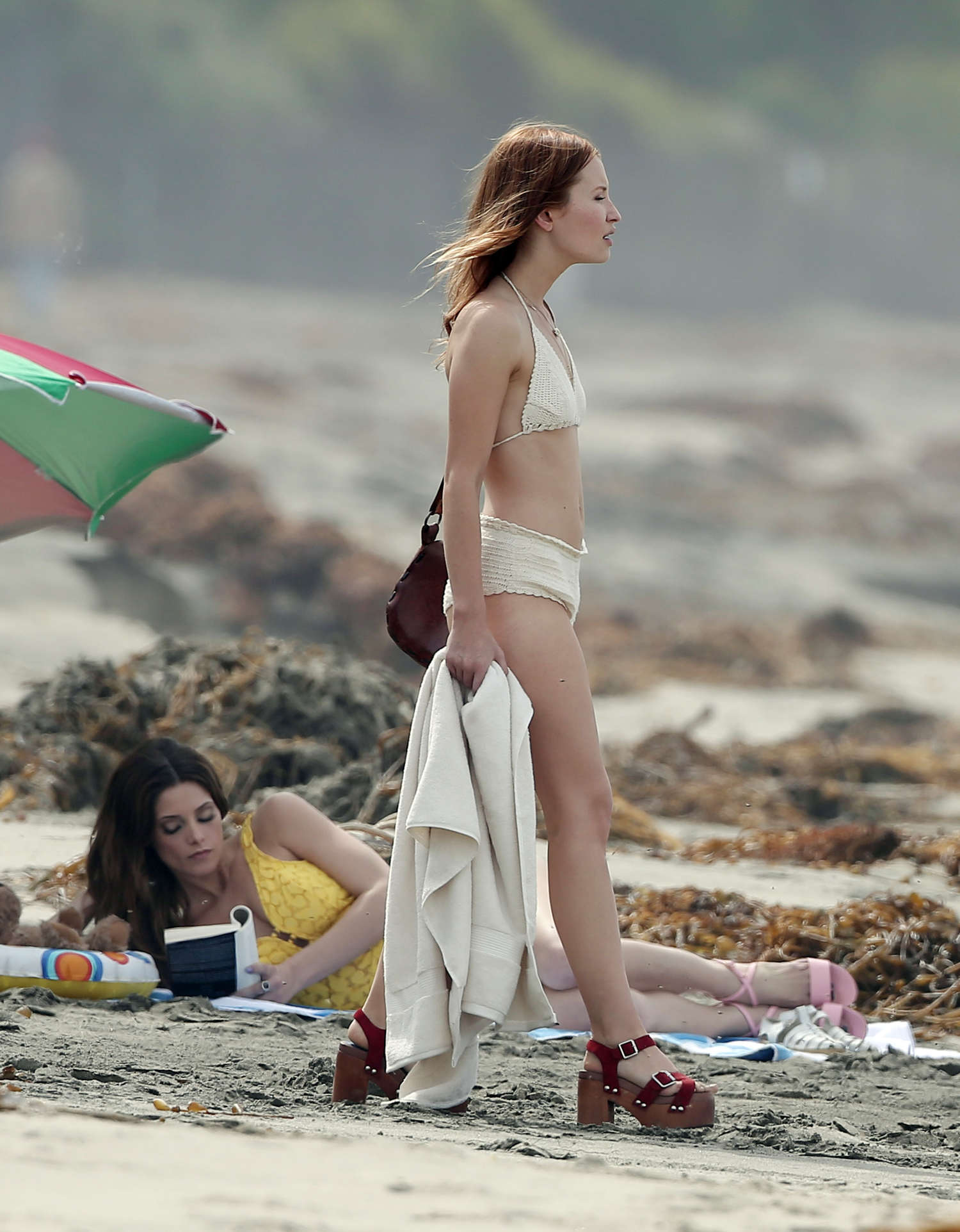 Emily Browning - Filming a Beach Scene for "The Shangri-La" in Lo...