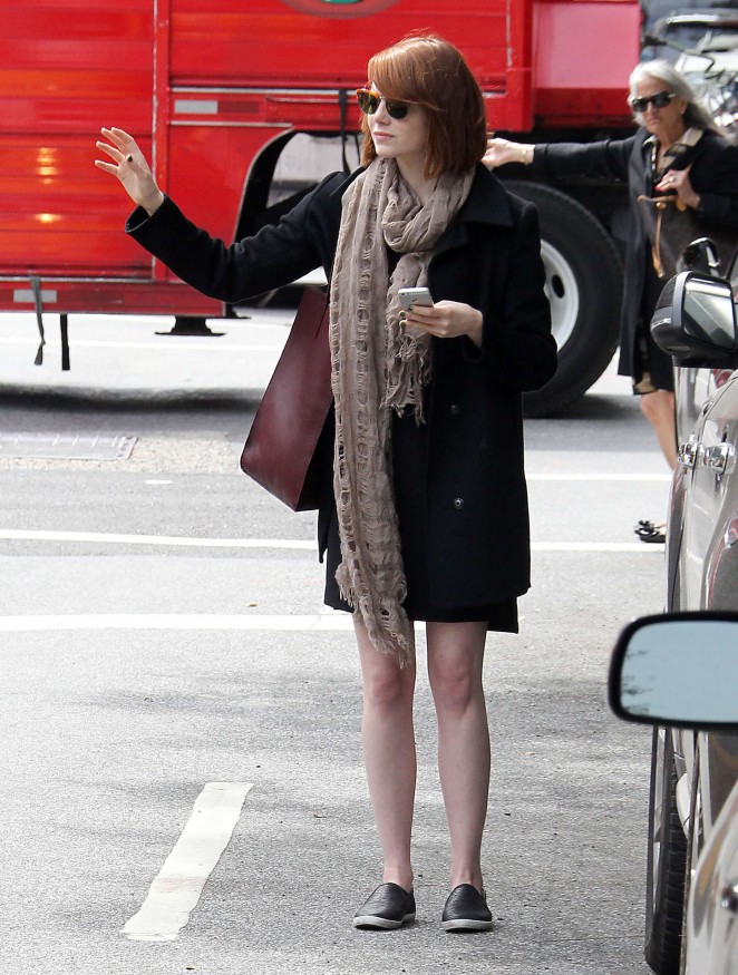 Emma Stone Show her Legs - Hailing a taxi cab in NYC