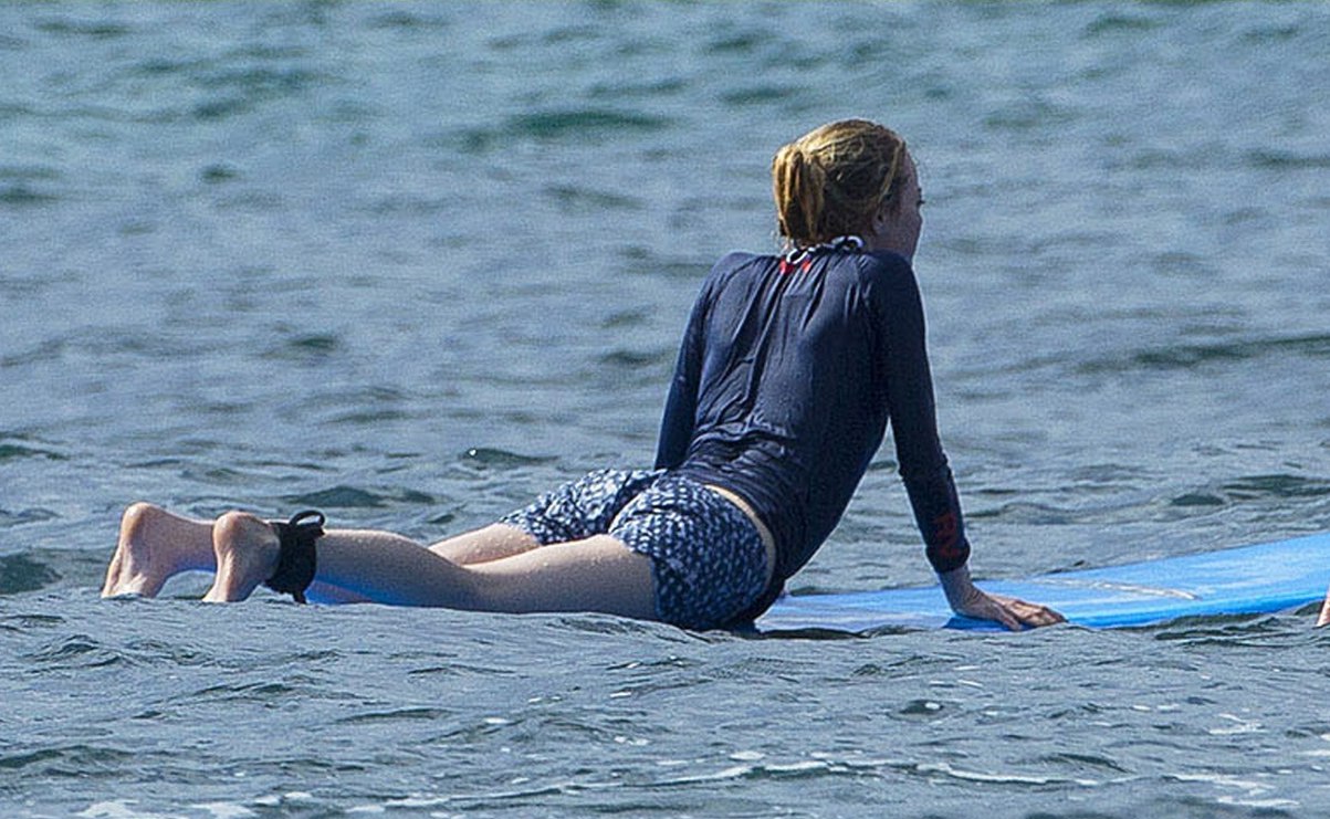 Emma Stone 2014 : Emma Stone Surfing Photos: 2014 in Hawaii -05. 
