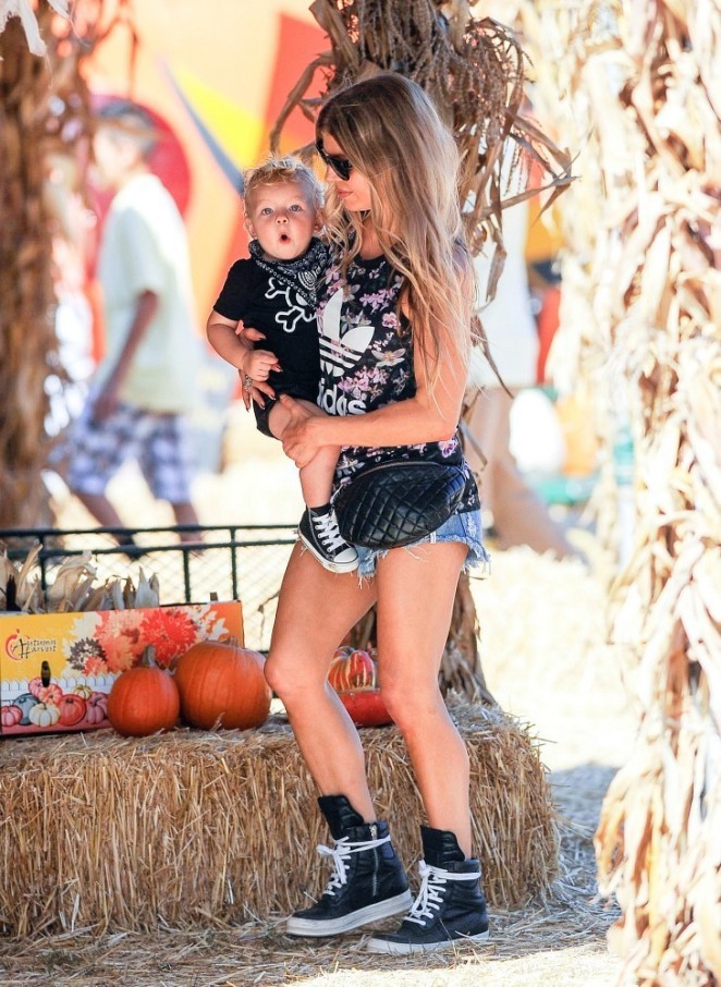 Fergie in Jeans Shorts at Mr. Bones Pumpkin Patch in West Hollywood