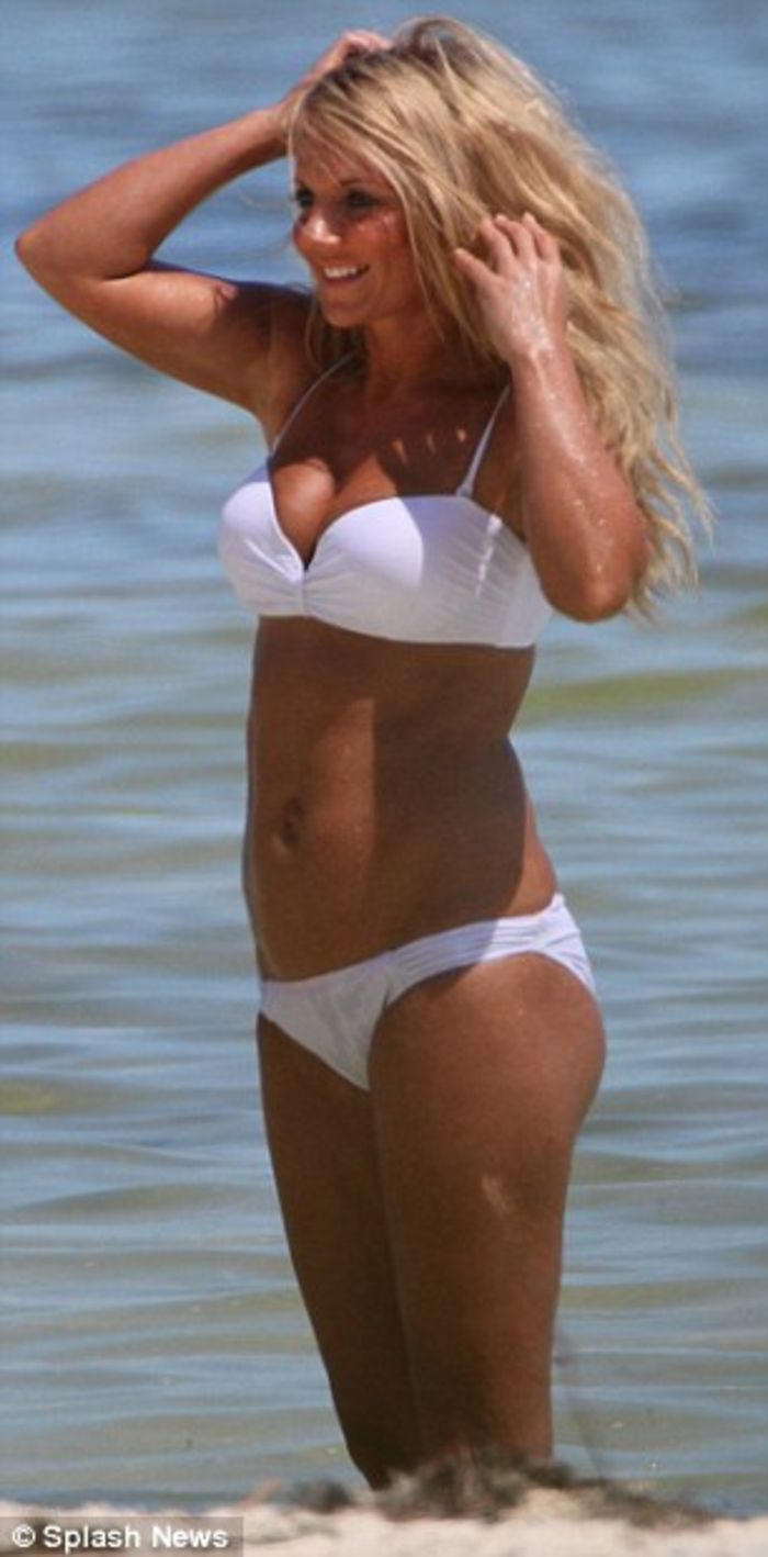 Geri Halliwell - Bikini photoshoot in Florida. 