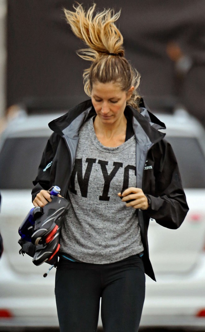 Gisele Bundchen in Leggings Leaving a Gym in Boston