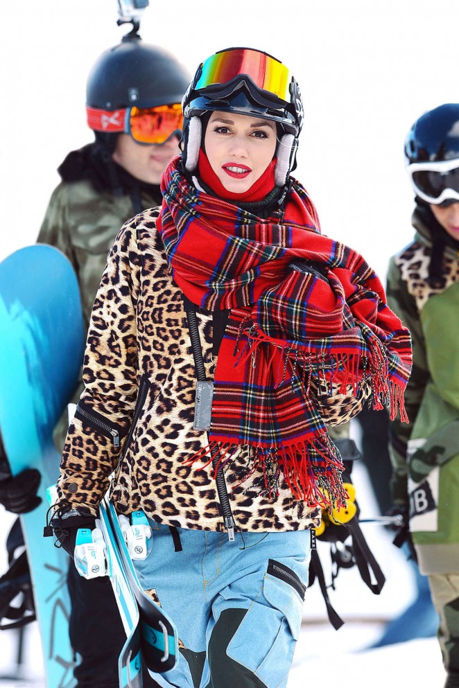 Gwen Stefani in Leopard Print Jacket Skiing in Mammoth Lakes