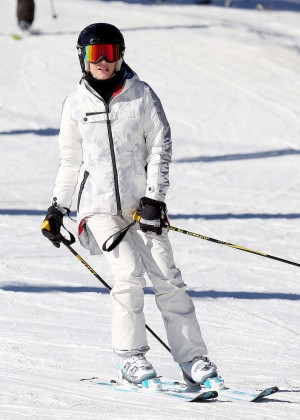 Gwen Stefani - Skiing in Mammoth Lakes