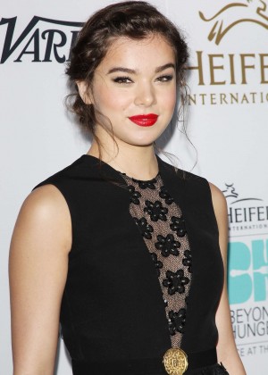 Hailee Steinfeld - "Beyond Hunger - A Place At The Table" Gala in Beverly Hills