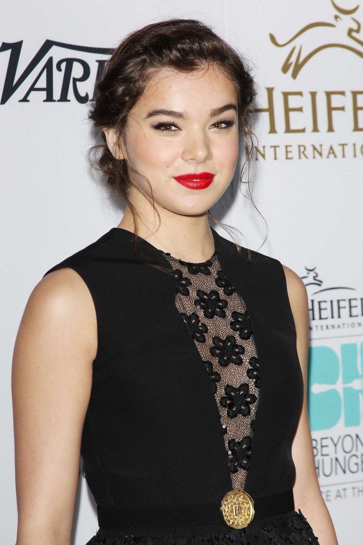 Hailee Steinfeld - "Beyond Hunger - A Place At The Table" Gala in Beverly Hills