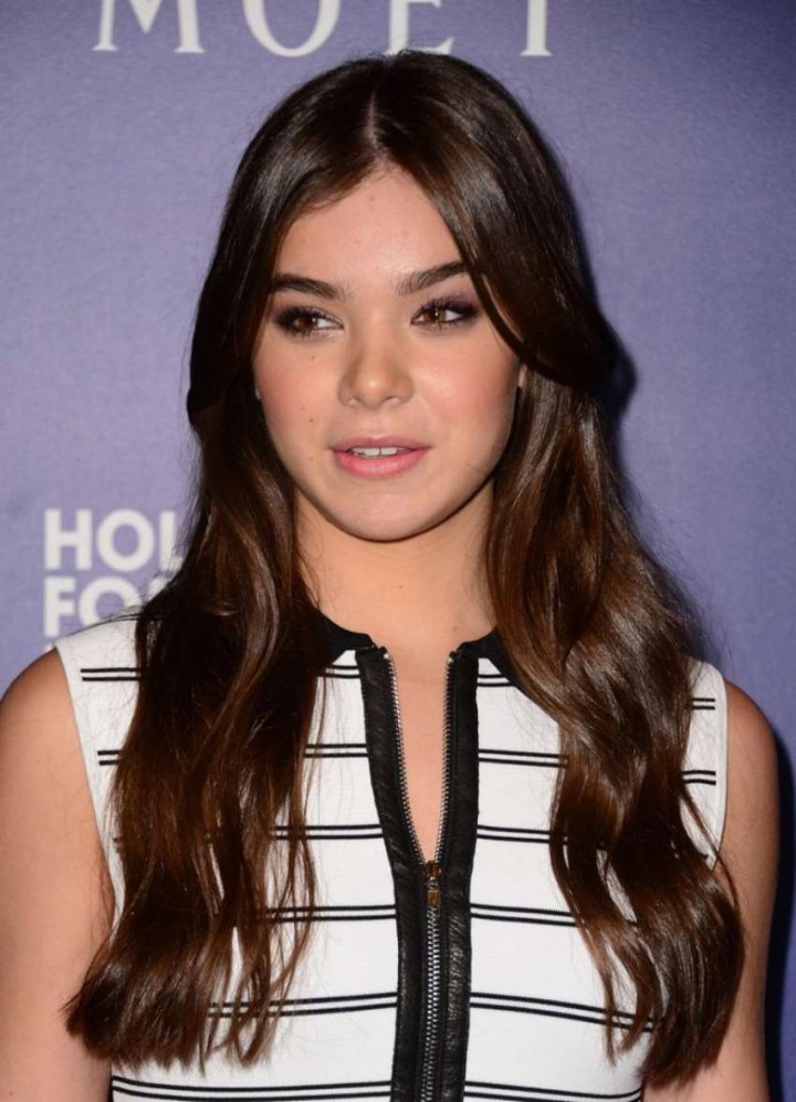 Hailee Steinfeld - The HFPA Grants Banquet in Beverly Hills