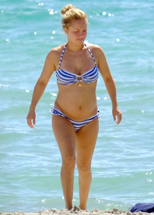 Hayden Panettiere Shows Pregnant Baby Bump in Bikini on Miami Beach
